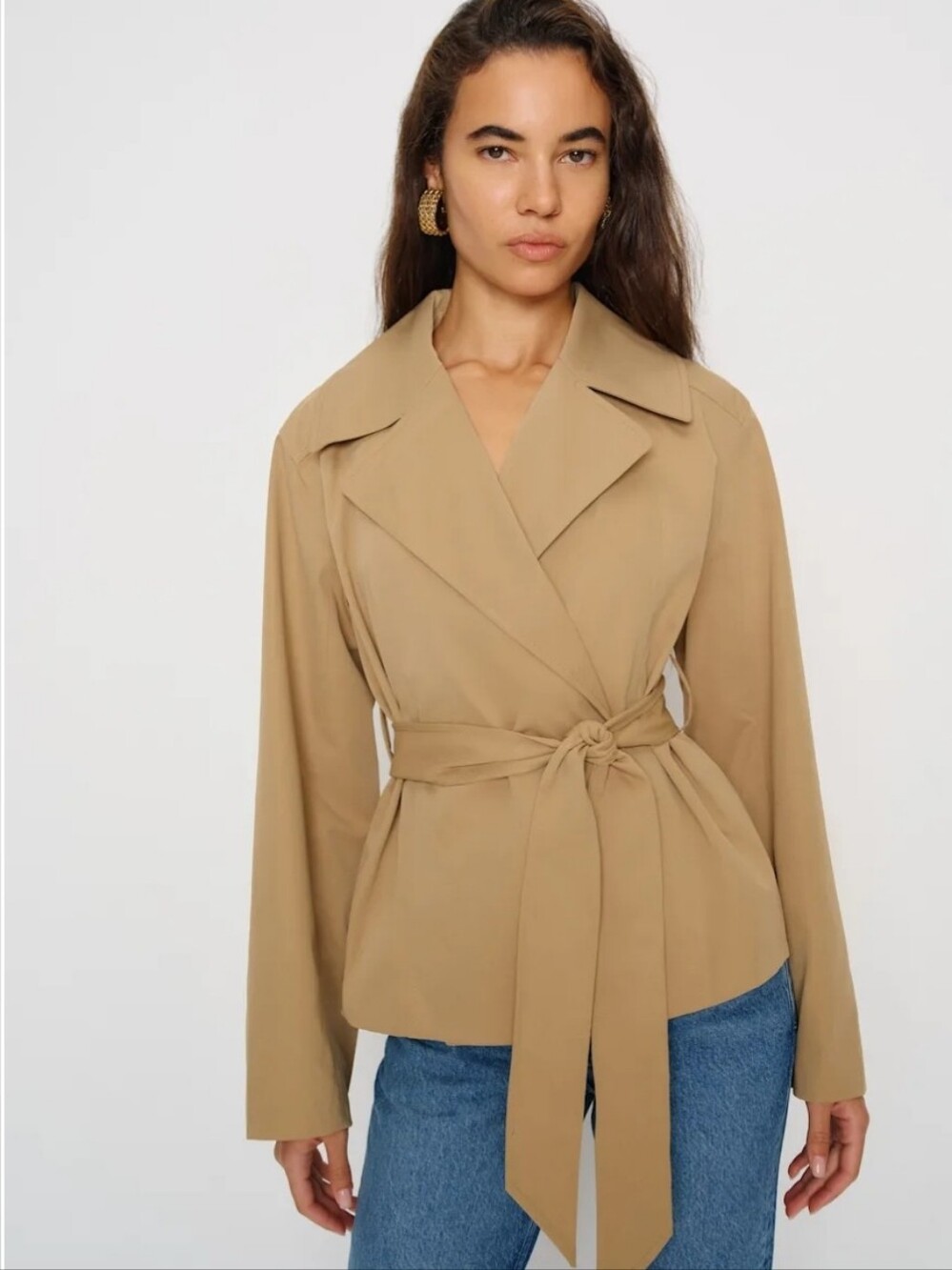 Reformation Jaden Cropped Trench In Camel
